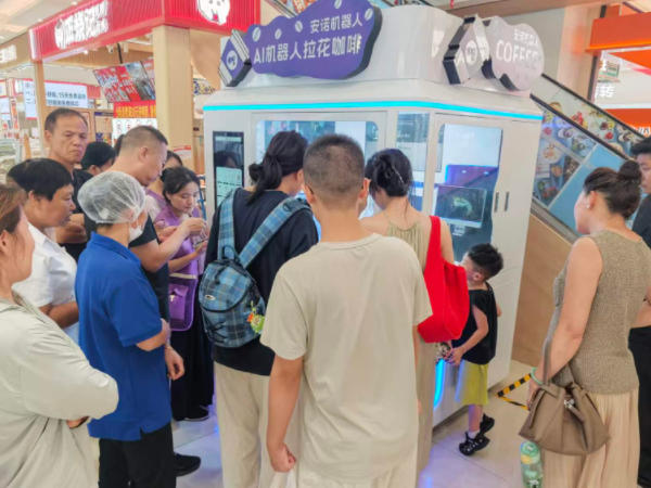 安诺 AI 拉花咖啡机器人入驻浙江诸暨万风新地铁西负一楼