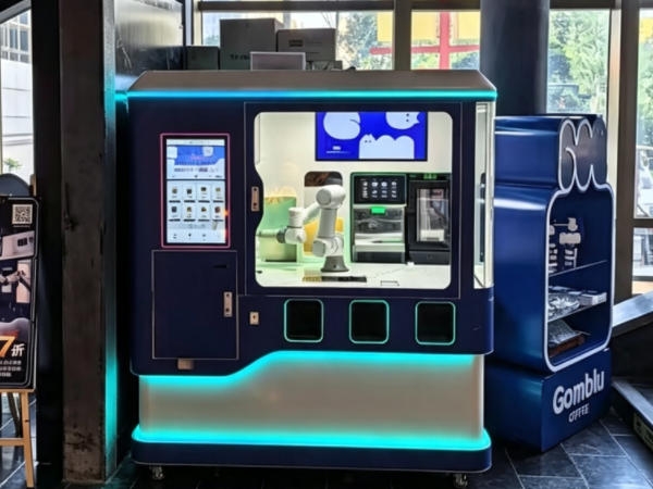 Annuo AI‑powered coffee‑making robot has settled in Baoding Banquet Food Museum, Hebei Province