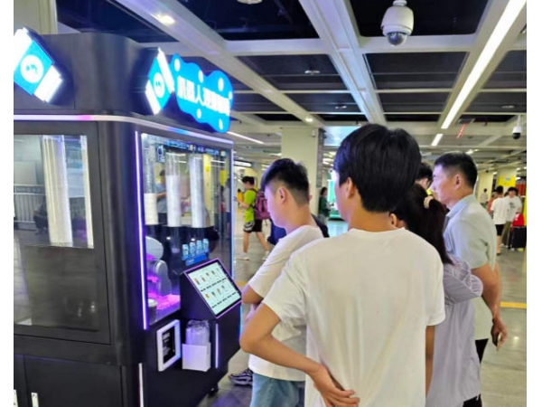 深圳东站东广场负一楼——安诺AI机器人咖啡机