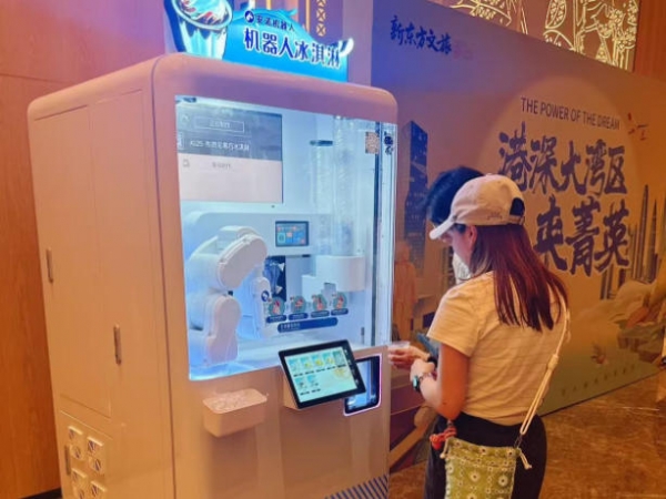安诺机器人冰淇淋机入驻深圳国际会展中心希尔顿花园酒店