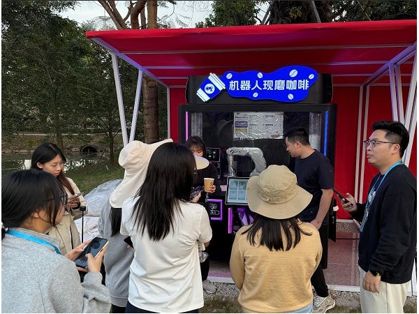 安诺AI机器人现磨咖啡亭入驻广东省中山市小榄镇沿江路小榄菊花园