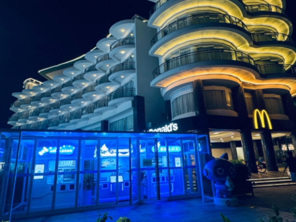 深圳大梅沙雅兰酒店--安诺 AI机器人冰激淋亭、拉花咖啡印花亭、奶茶亭入驻